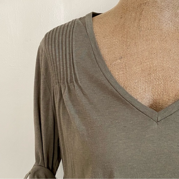 Women's Olive Green 3/4 Sleeve V Neck Soft Cotton Blend Top Size Large NWT - Picture 2 of 8